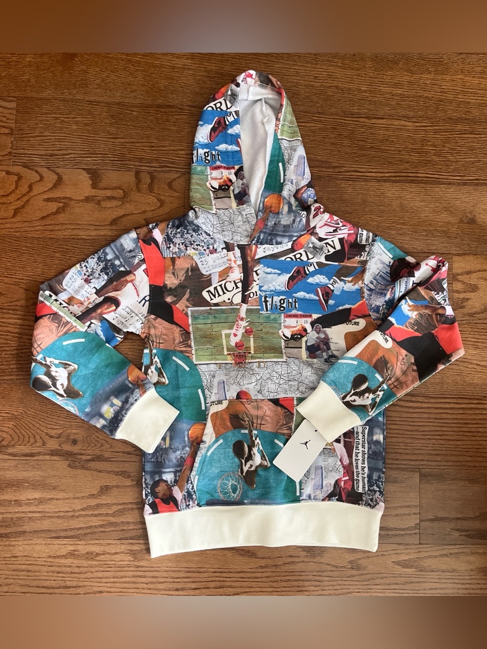 NWT Jordan Multicolor Graphic Pullover with Cream Trim size Medium